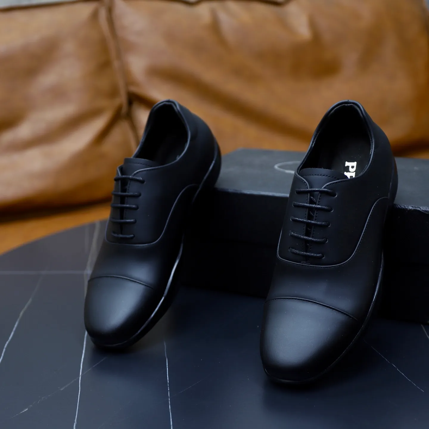 Factory price: 600💰Top original order Brand: PRADA (Prada) Standard code: Men's size 38/44 (45 can be customized) Grade: Same as the official website Material: Original cowhide surface, cowhide lining, original wear-resistant soft outsole Style category: casual sports shoes, young fashion, European and American trends, British style Color: actual picture color